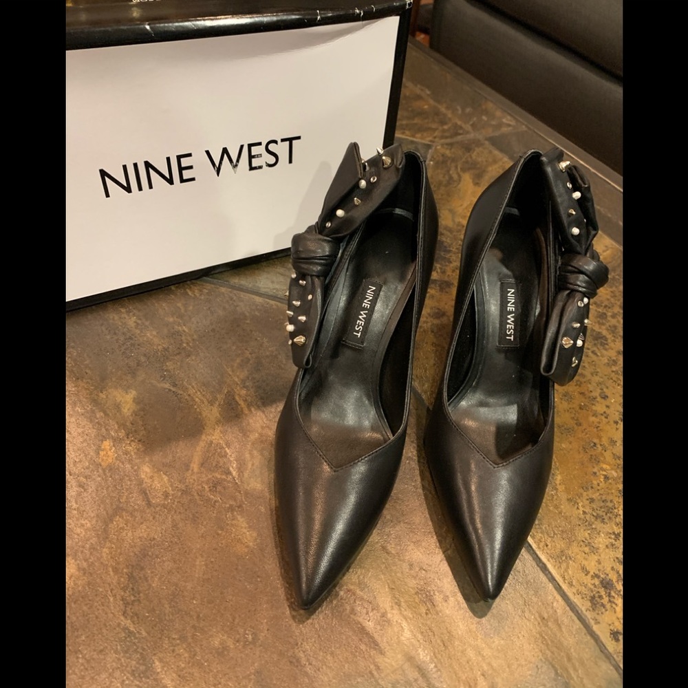 Nine West Women's Qoutate Leather Pump, Size 6